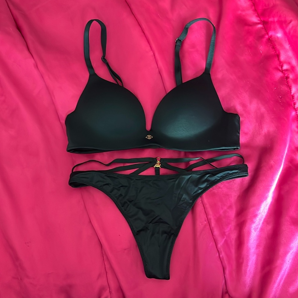 32a/32b so obsessed bra and matching panty